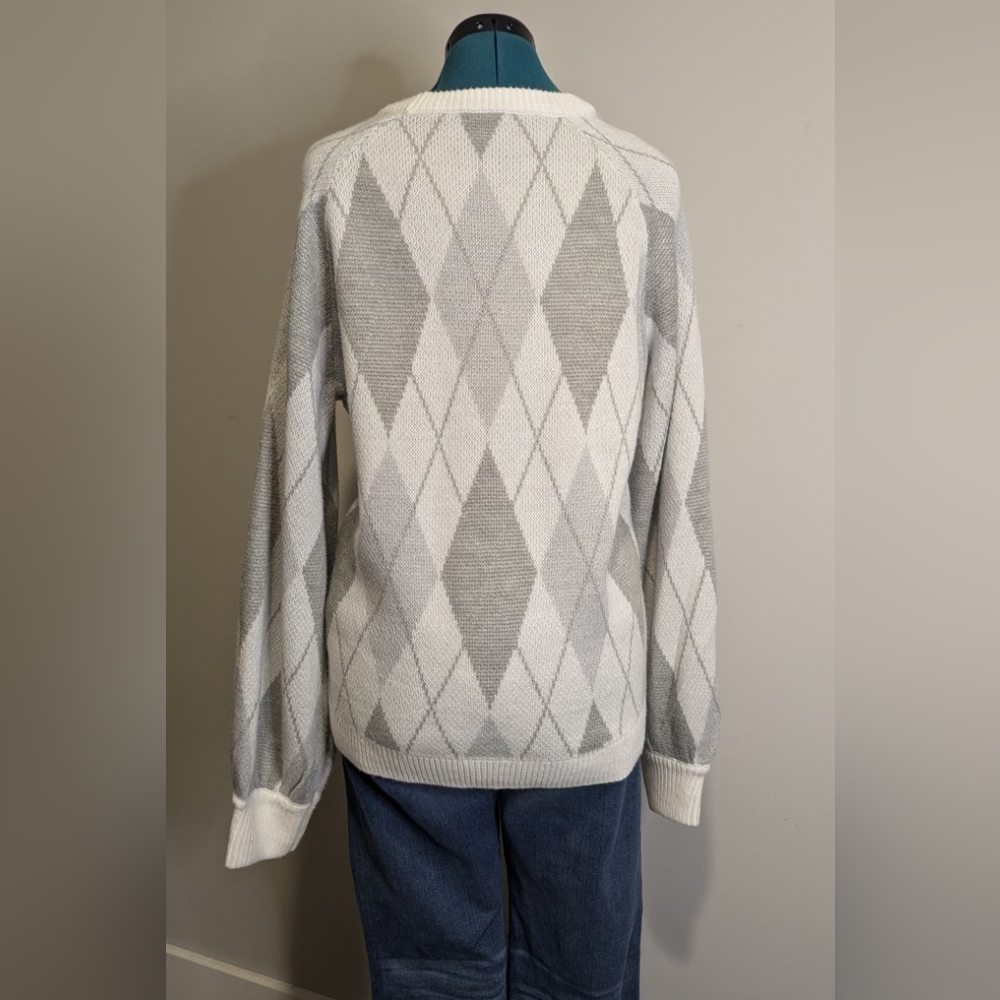 Crown & Ivy Womens Sweater Medium Oversize Argyle Bishop Sleeve White Grey Knit - Picture 2 of 6